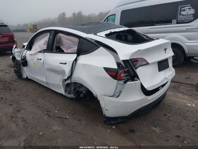 2024 TESLA MODEL Y 7SAYGDEE8RA258565 Photo 2
