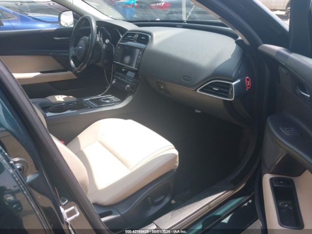 2017 JAGUAR XE SAJAD4BG7HA955637 Photo 4