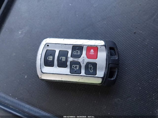 5TDXZ3DC7KS987688 Toyota Sienna Se Premium 8 Passenger