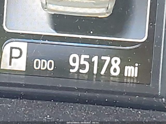 5TDXZ3DC7KS987688 Toyota Sienna Se Premium 8 Passenger