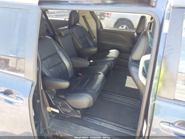 5TDXZ3DC7KS987688 Toyota Sienna Se Premium 8 Passenger
