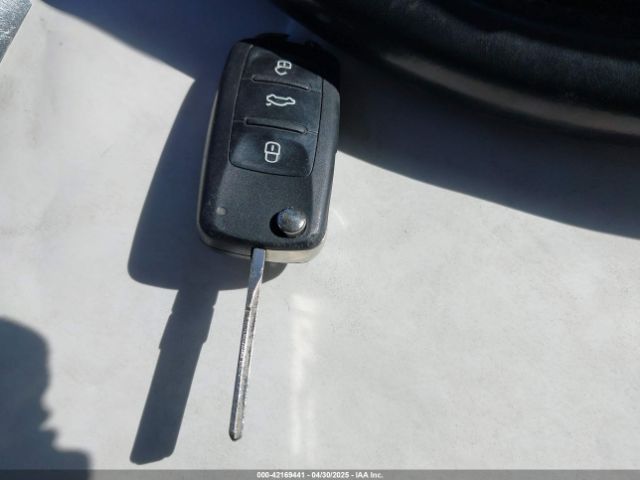 1VWBT7A3XFC019483 Volkswagen Passat 1.8t Se
