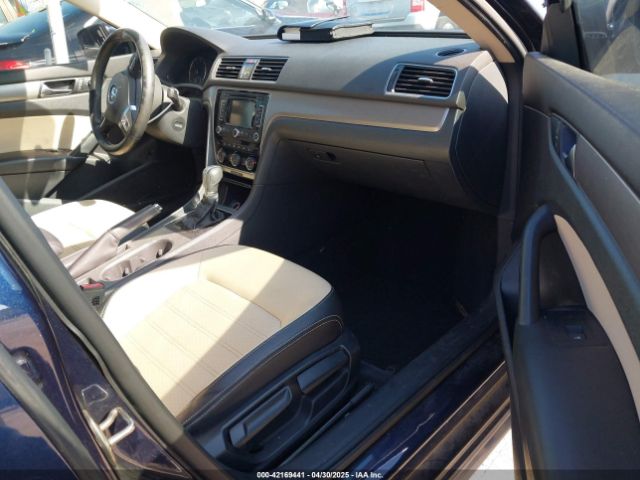 1VWBT7A3XFC019483 Volkswagen Passat 1.8t Se