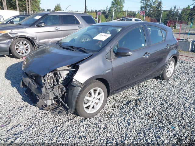 JTDKDTB34F1094537 Toyota Prius C Three