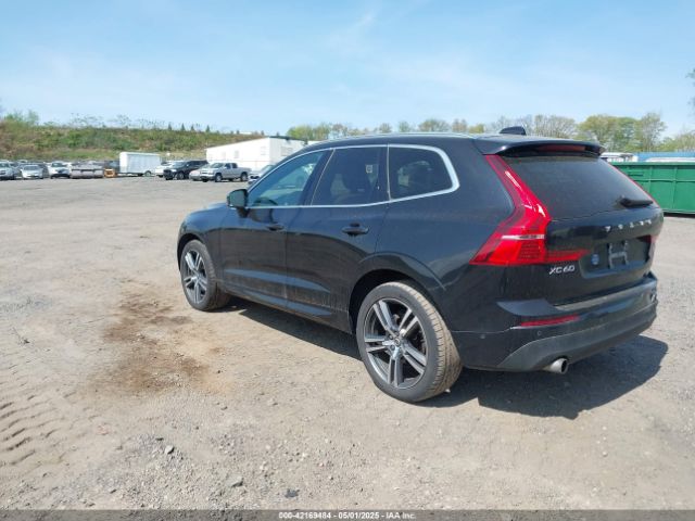 2018 VOLVO XC60 LYV102RK1JB113951 Photo 2