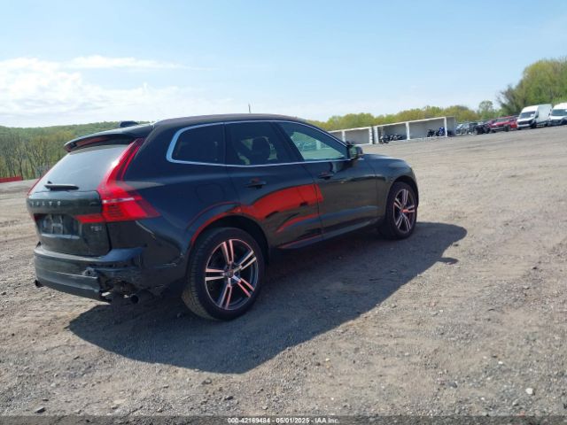 2018 VOLVO XC60 LYV102RK1JB113951 Photo 3