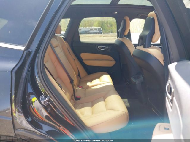 2018 VOLVO XC60 LYV102RK1JB113951 Photo 7
