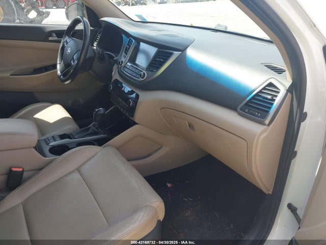 KM8J3CA22GU076489 Hyundai Tucson Limited