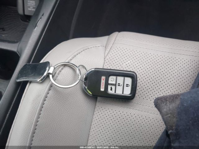 2HKRW1H98HH514000 Honda Cr-v Touring