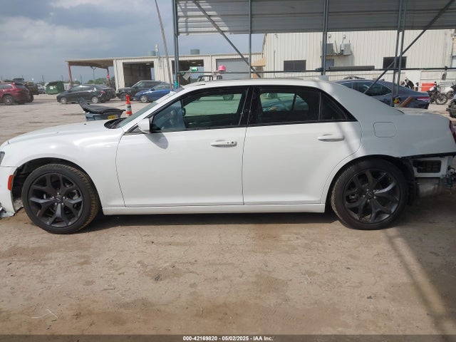 2C3CCABG7PH637028 Chrysler 300