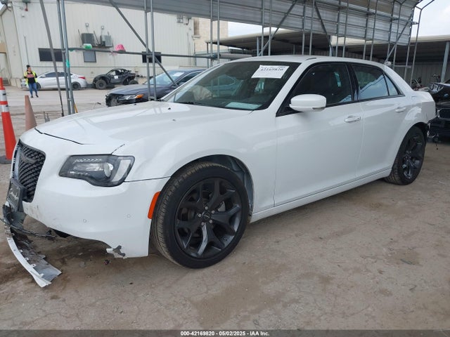 2C3CCABG7PH637028 Chrysler 300
