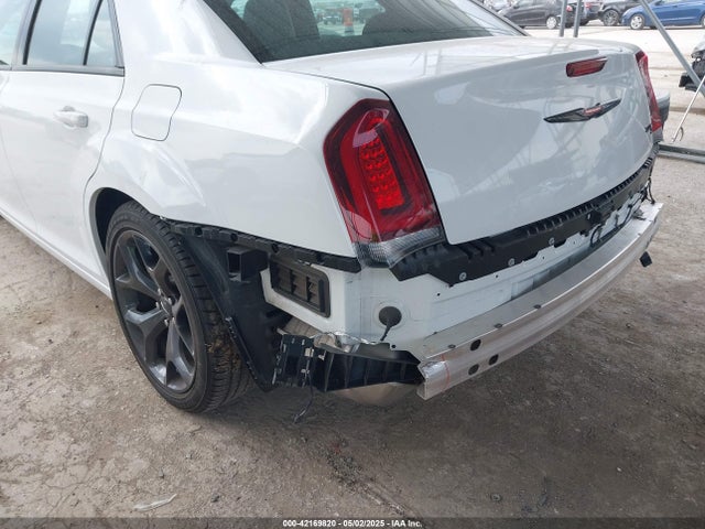 2C3CCABG7PH637028 Chrysler 300