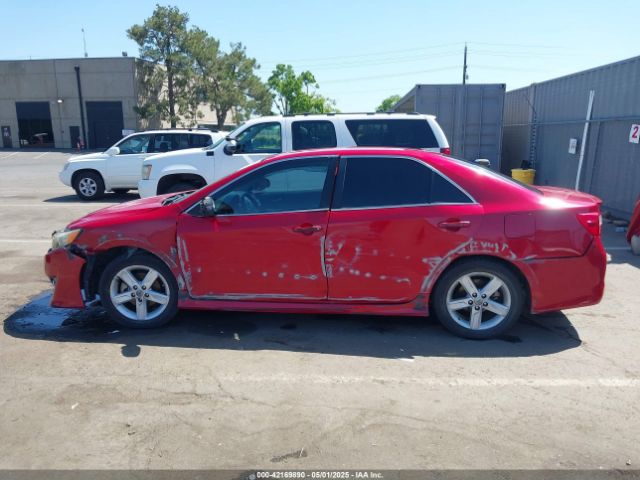 4T1BF1FK1EU840483 Toyota CAMRY SE
