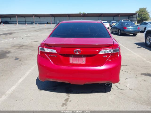 4T1BF1FK1EU840483 Toyota CAMRY SE