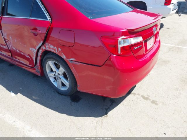 4T1BF1FK1EU840483 Toyota CAMRY SE