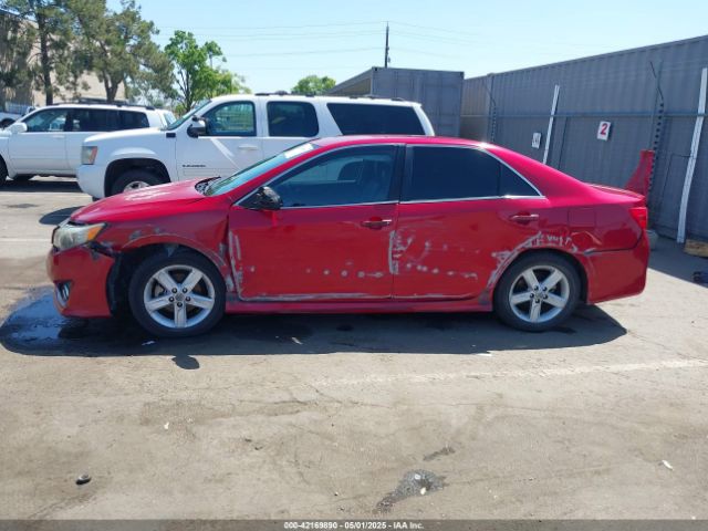 4T1BF1FK1EU840483 Toyota CAMRY SE