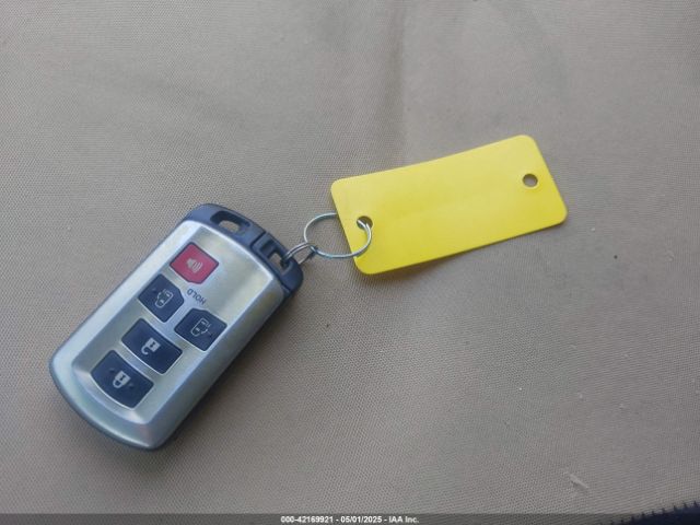 5TDKZ3DC9KS981398 Toyota Sienna Le 8 Passenger