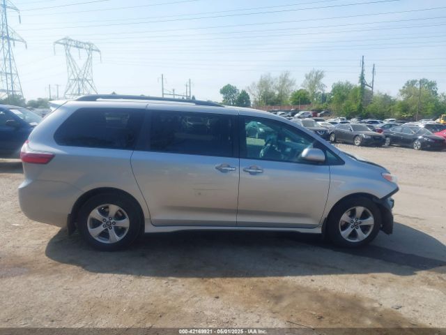 5TDKZ3DC9KS981398 Toyota Sienna Le 8 Passenger