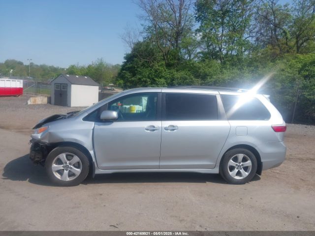 5TDKZ3DC9KS981398 Toyota Sienna Le 8 Passenger