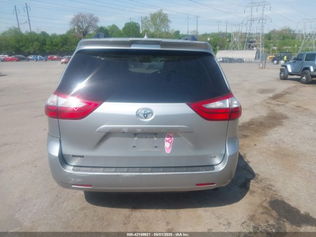 5TDKZ3DC9KS981398 Toyota Sienna Le 8 Passenger