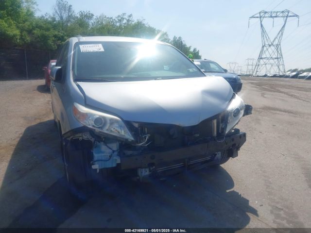 5TDKZ3DC9KS981398 Toyota Sienna Le 8 Passenger