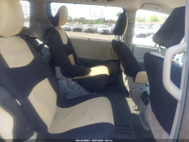 5TDKZ3DC9KS981398 Toyota Sienna Le 8 Passenger
