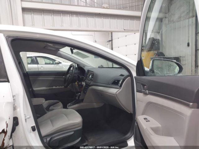 5NPD74LF9HH180842 Hyundai ELANTRA SE
