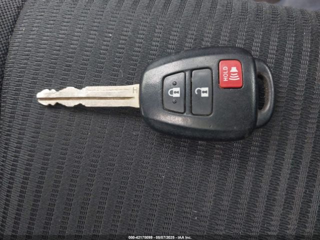 JTMZFREV5JJ173636 Toyota RAV4 LE