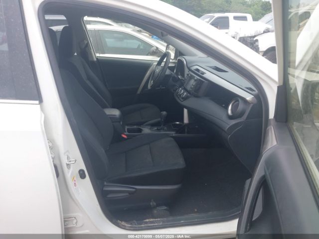 JTMZFREV5JJ173636 Toyota RAV4 LE