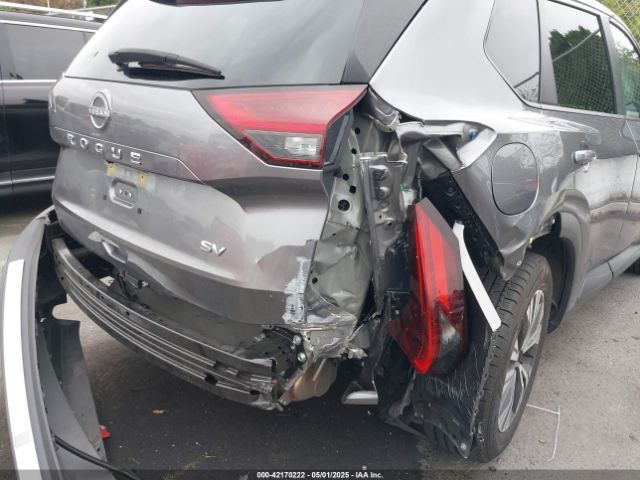 JN8BT3BAXPW414664 Nissan Rogue Sv Fwd