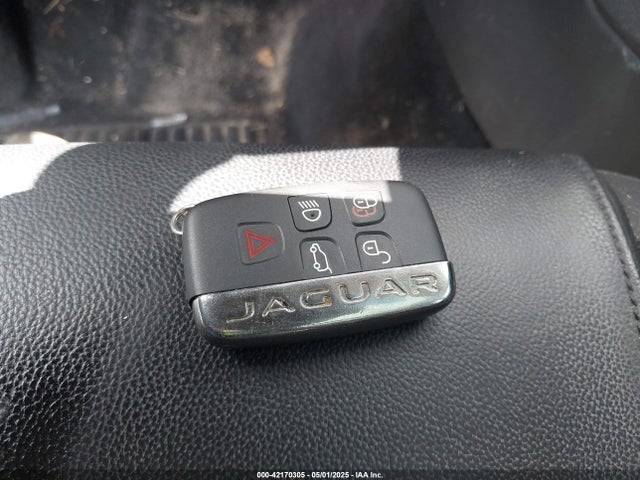 2017 JAGUAR F-PACE SADCJ2BV2HA098313 Photo 10