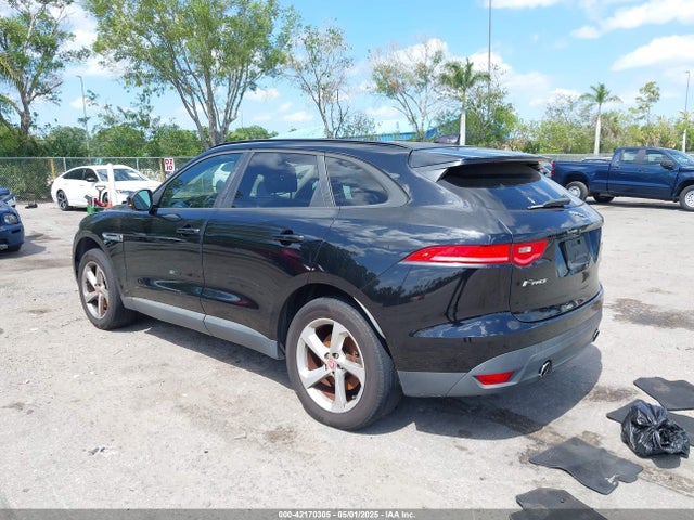 2017 JAGUAR F-PACE SADCJ2BV2HA098313 Photo 2