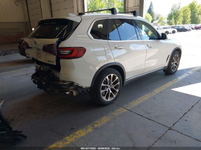 2022 BMW X5 5UXCR6C09N9M21945 Photo 3