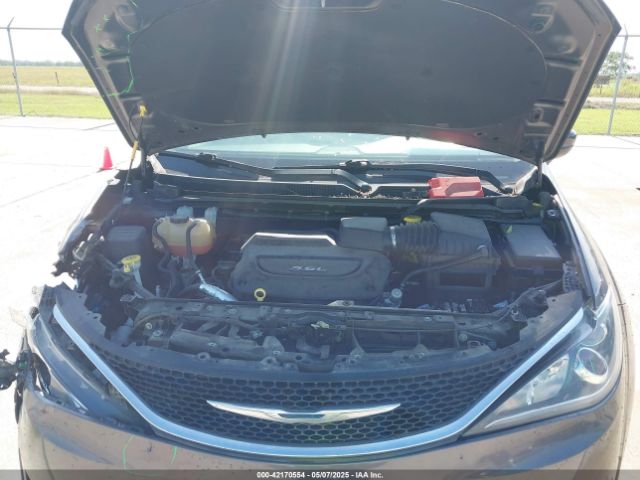 2C4RC1BGXJR144032 Chrysler Pacifica Touring L