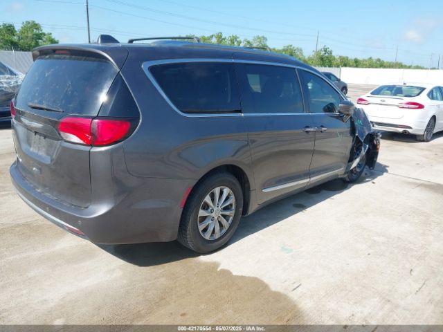 2C4RC1BGXJR144032 Chrysler Pacifica Touring L