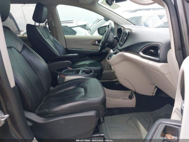 2C4RC1BGXJR144032 Chrysler Pacifica Touring L