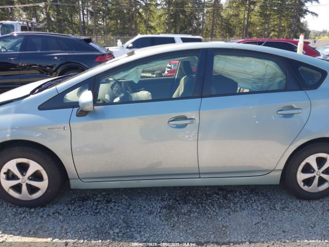 JTDKN3DU3F1887413 Toyota Prius Two