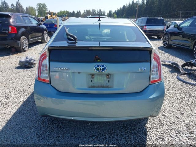 JTDKN3DU3F1887413 Toyota Prius Two