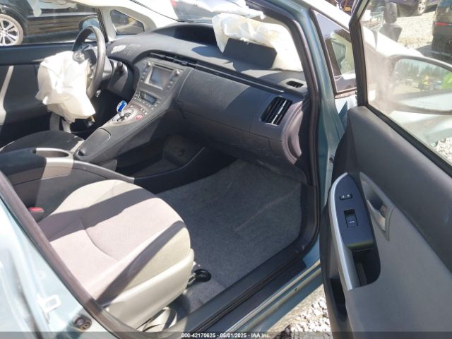 JTDKN3DU3F1887413 Toyota Prius Two