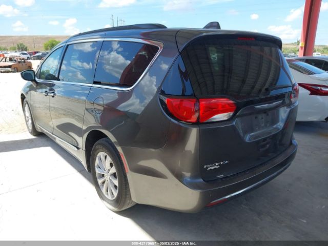 2017 CHRYSLER PACIFICA 2C4RC1BG3HR739427 Photo 2
