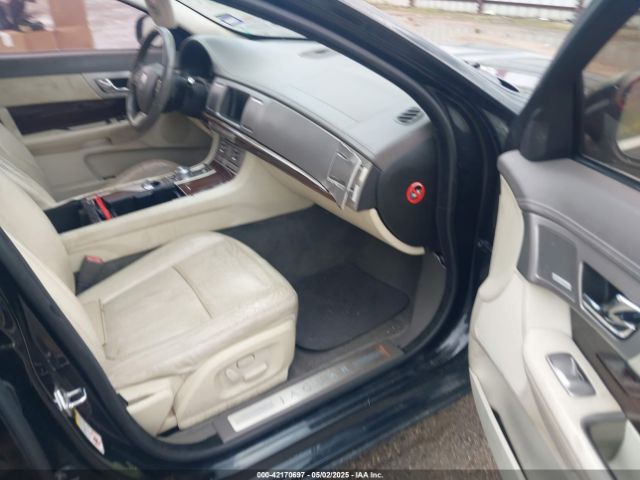 2010 JAGUAR XF SAJWA0GB9ALR75483 Photo 4