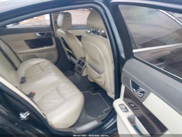 2010 JAGUAR XF SAJWA0GB9ALR75483 Photo 7