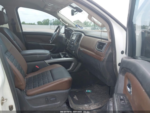 1N6AA1E52HN500930 Nissan 2017