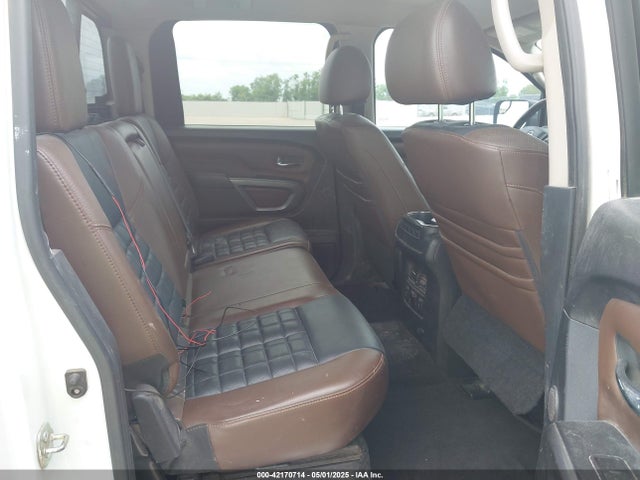 1N6AA1E52HN500930 Nissan 2017