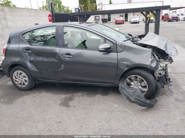 JTDKDTB30G1123758 Toyota Prius C One