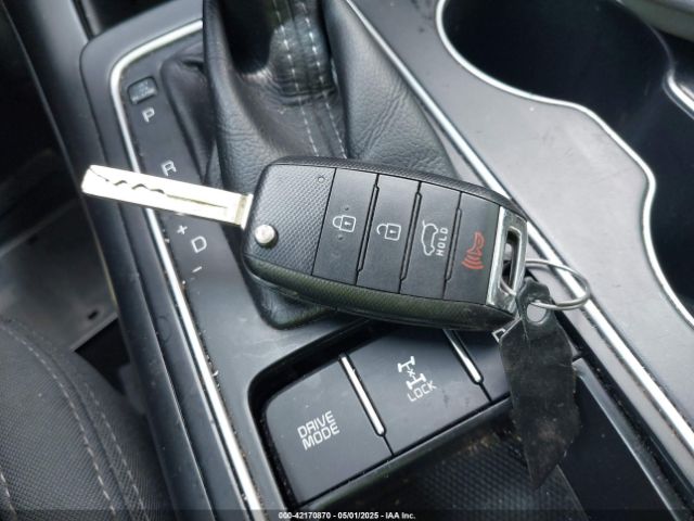 5XYPGDA50GG112670 KIA Sorento 3.3l Lx