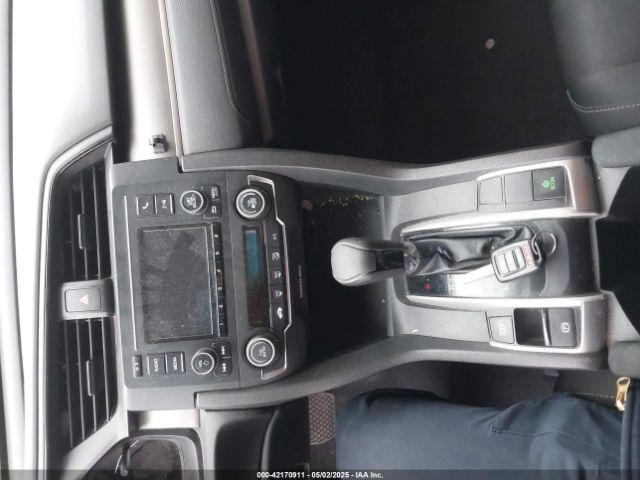 2HGFC2F68KH587637 Honda Civic Lx