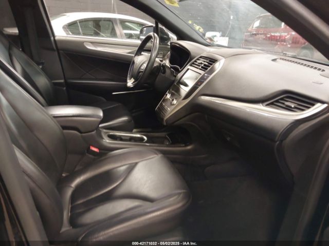 5LMCJ1D95KUL17768 Lincoln Mkc Standard