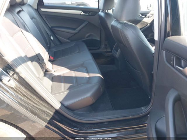 1VWAT7A31EC072650 Volkswagen Passat 1.8t Wolfsburg Edition