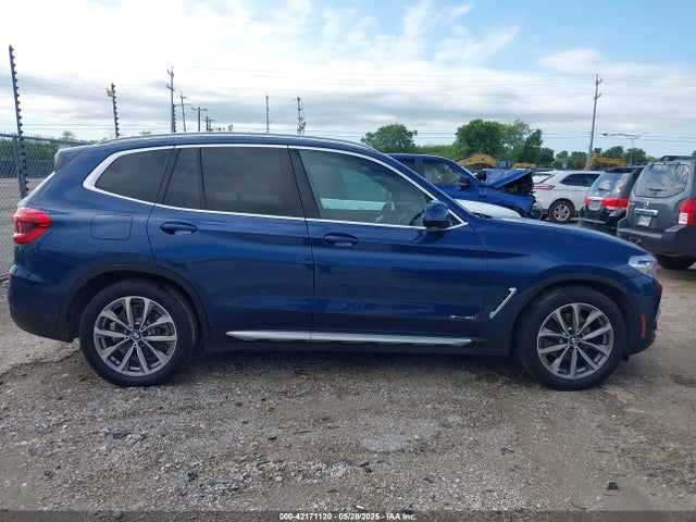 BMW X3 2018 5UXTR9C56JLC81642 Image 13
